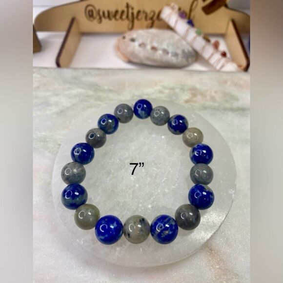 Handmade Lapis Lazuli & Labradorite Unisex Gemstone Bead Bracelet - Picture 8 of 10